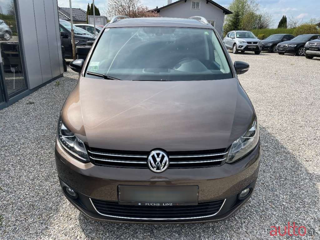 2012' Volkswagen Touran photo #2