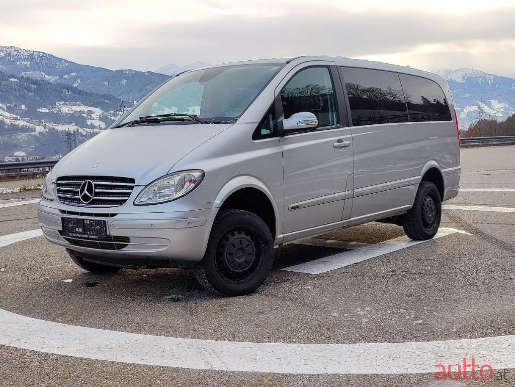 2009' Mercedes-Benz Viano photo #1