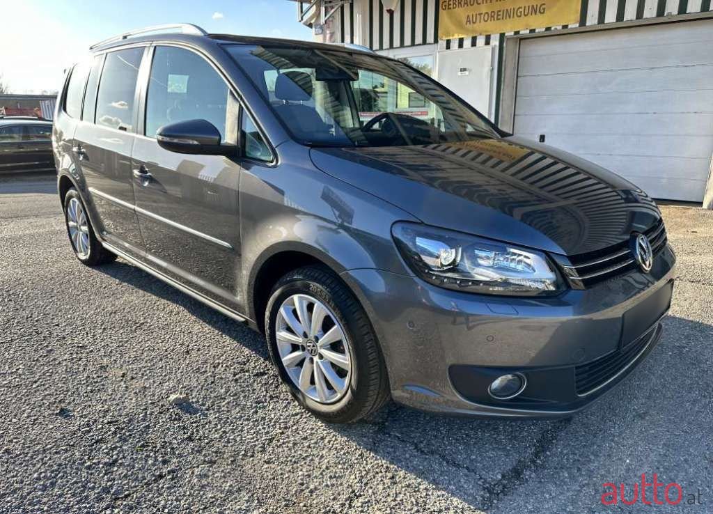 2014' Volkswagen Touran photo #5