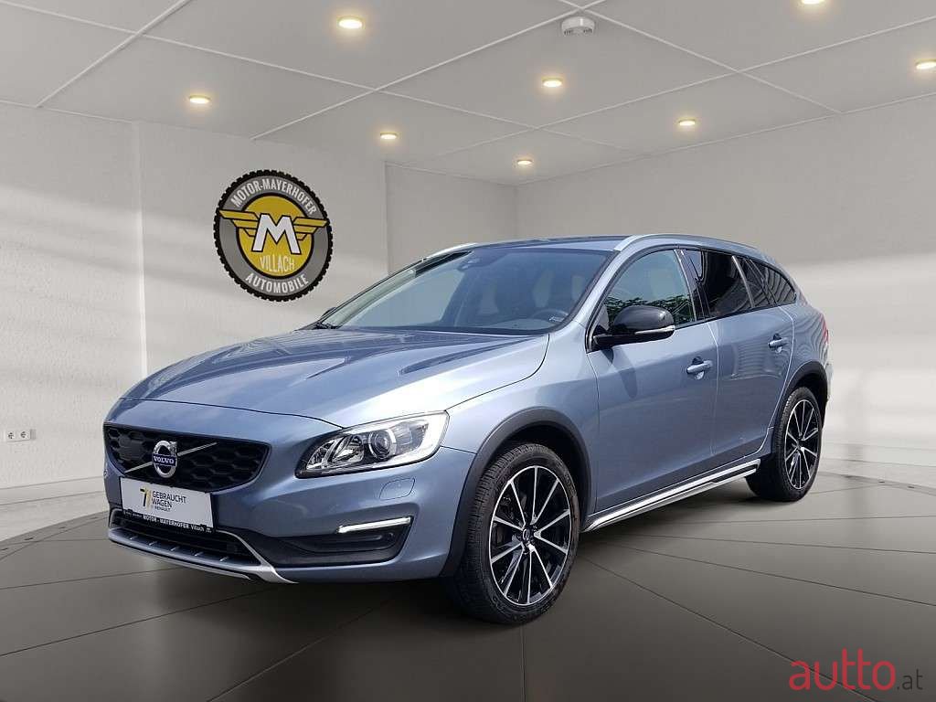 2017' Volvo V60 photo #1