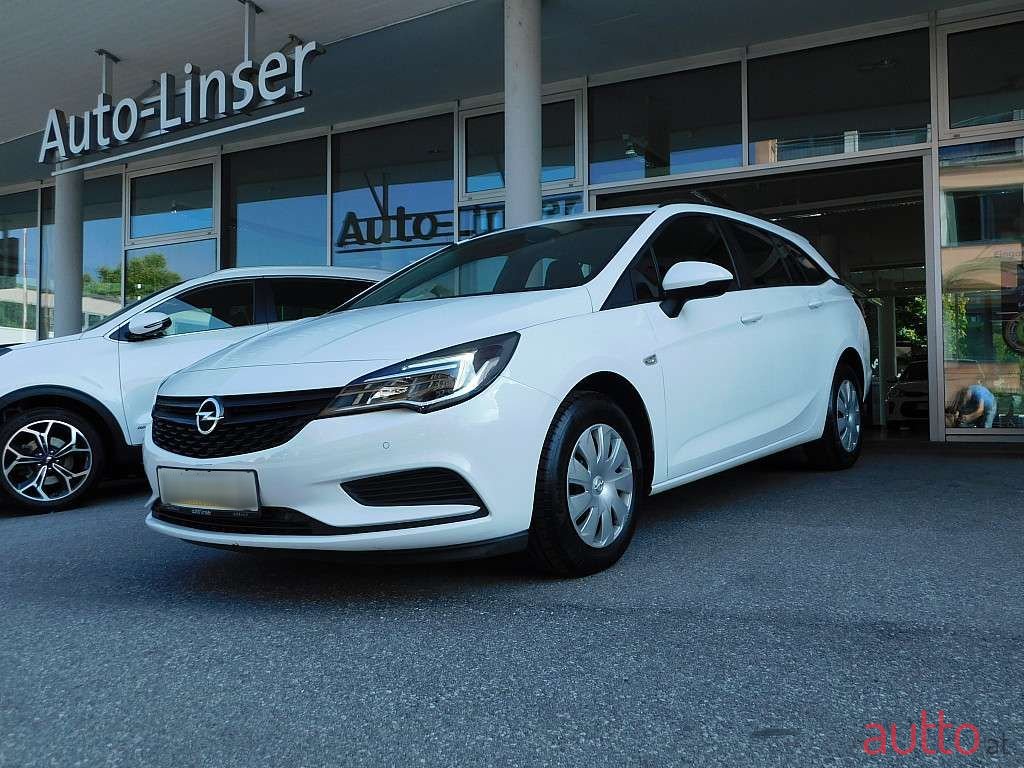 2017' Opel Astra photo #2
