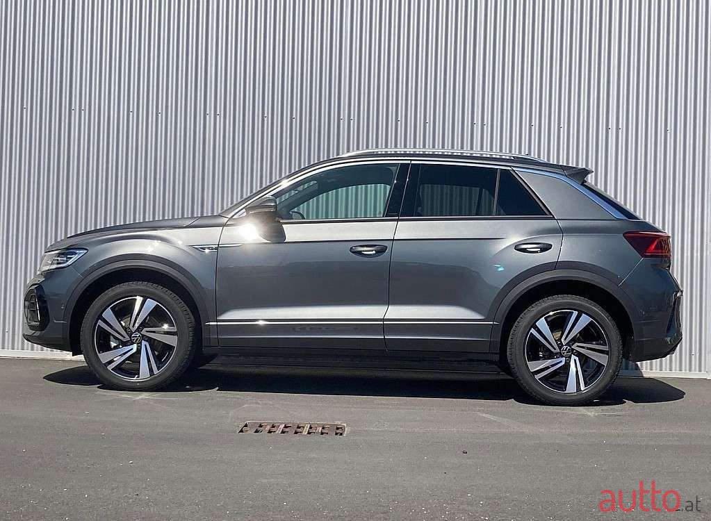 2023' Volkswagen T-Roc photo #2