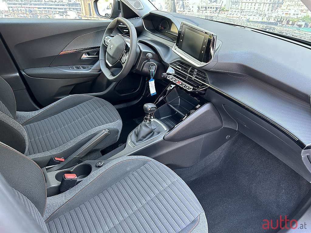 2022' Peugeot 2008 photo #3