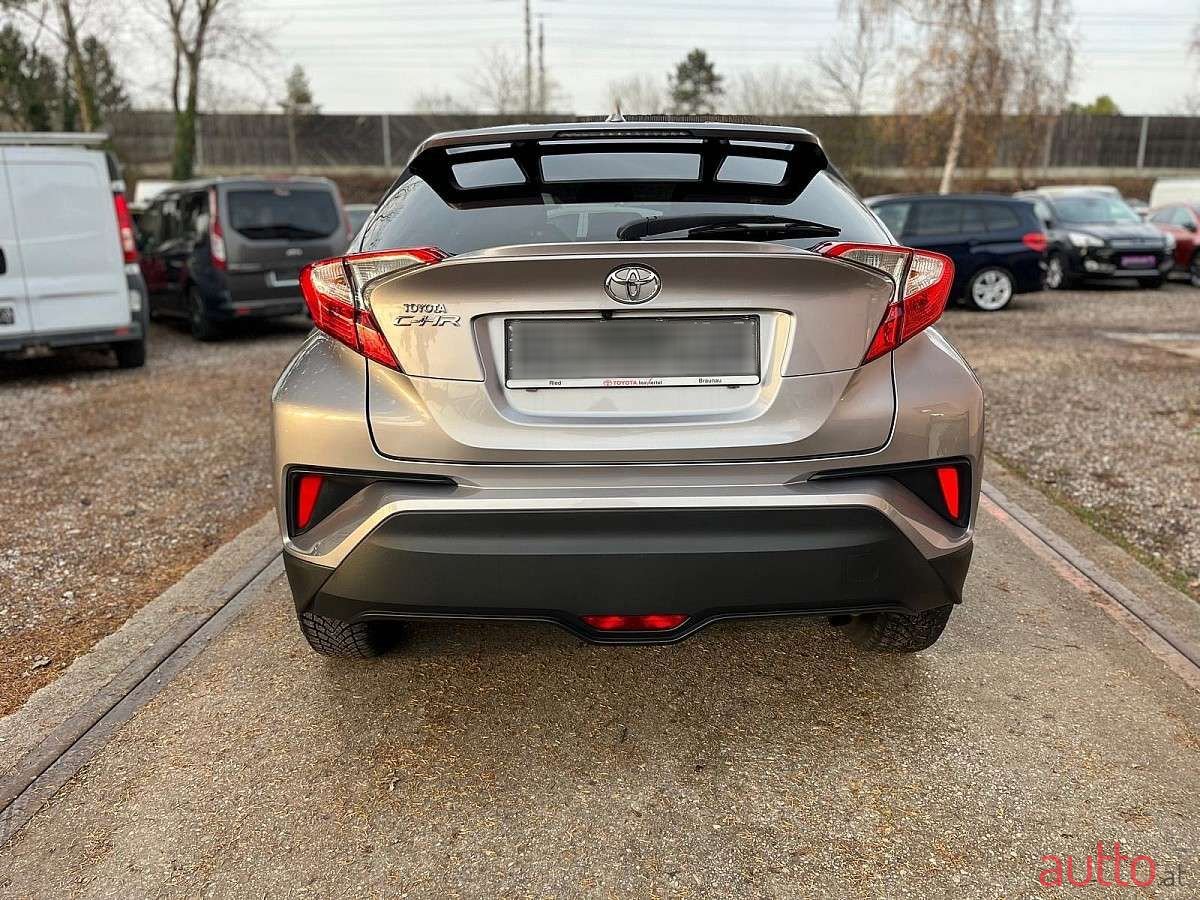2018' Toyota C-HR photo #3