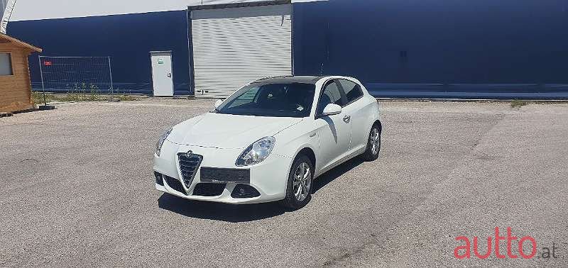 2010' Alfa Romeo Giulietta photo #1