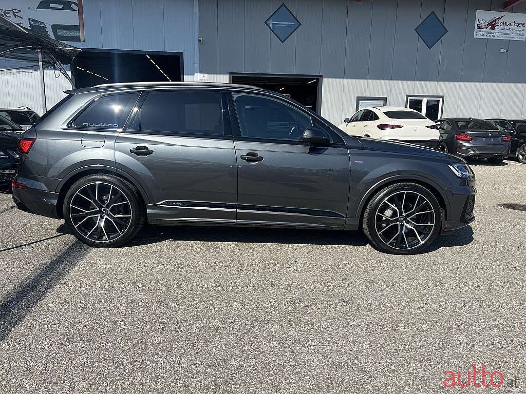 2020' Audi Q7 photo #4