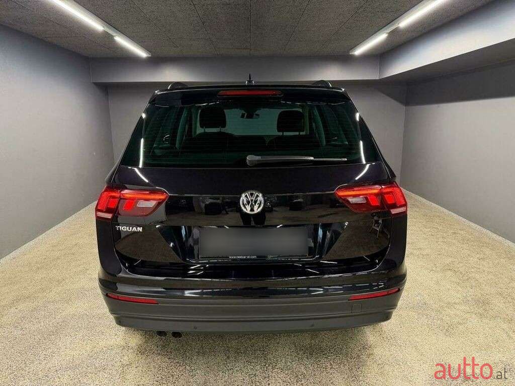 2018' Volkswagen Tiguan photo #3