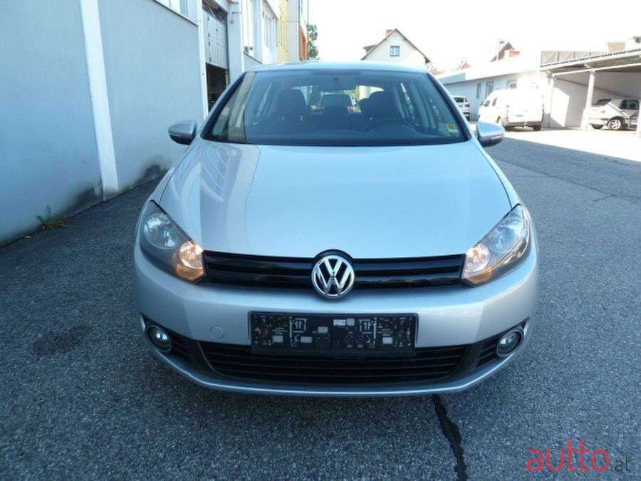 2011' Volkswagen Golf photo #2