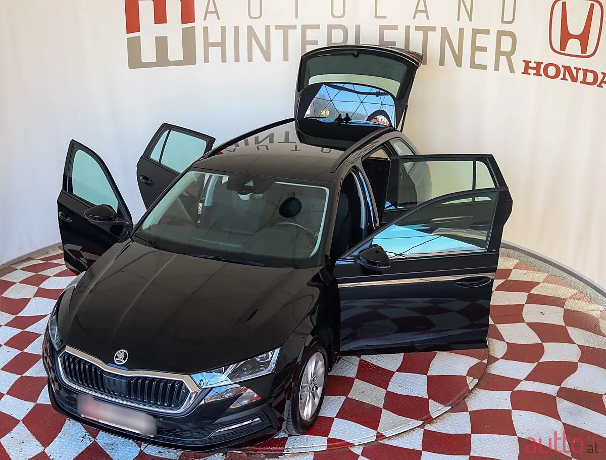 2023' Skoda Octavia photo #2
