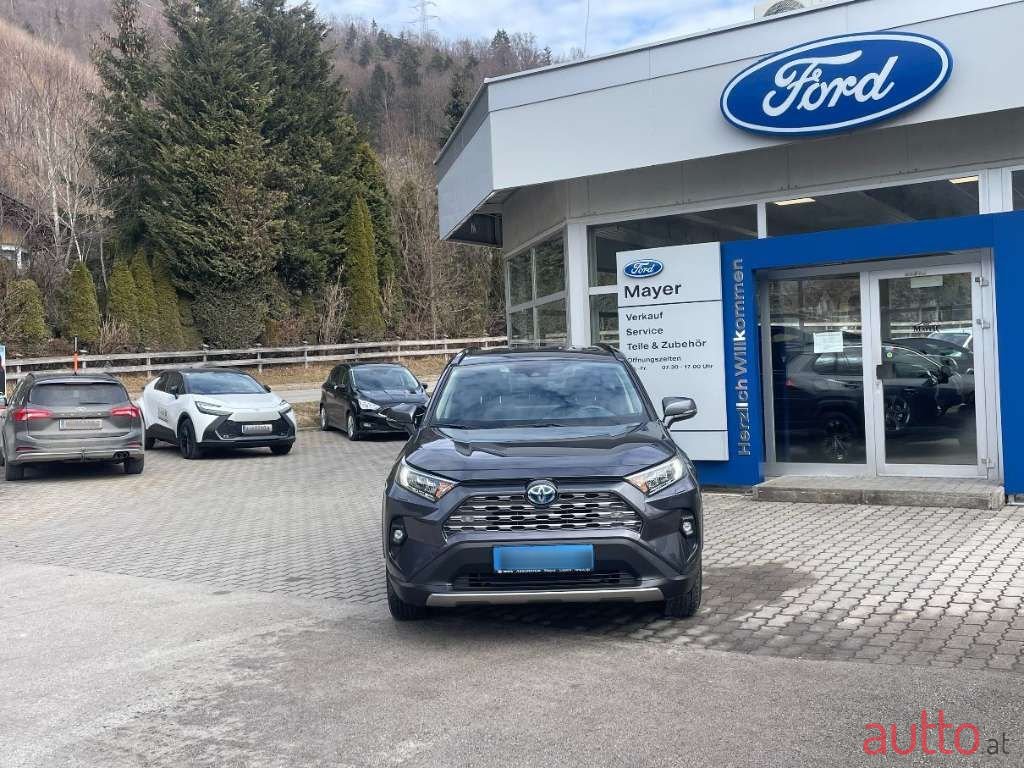 2023' Toyota RAV4 photo #3