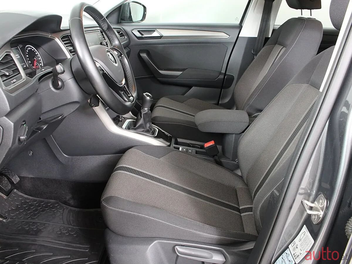 2021' Volkswagen T-Roc photo #3