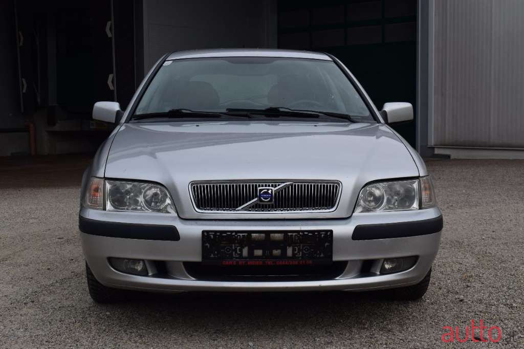 2000' Volvo V40 photo #2