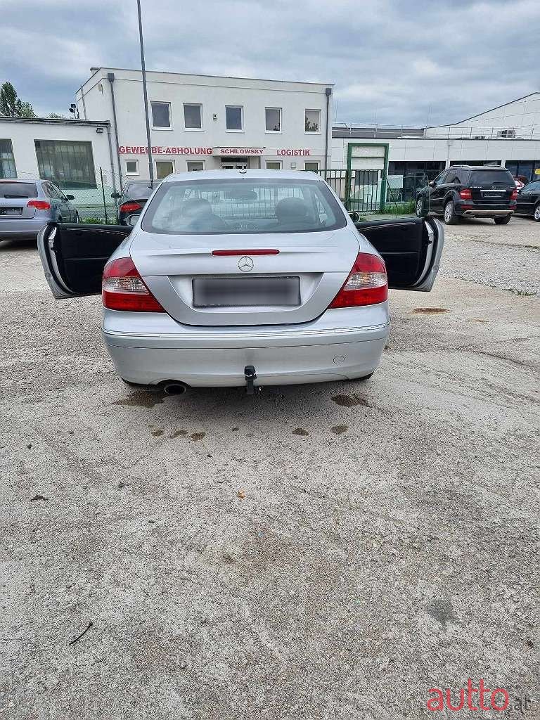 2008' Mercedes-Benz Clk-Klasse photo #3