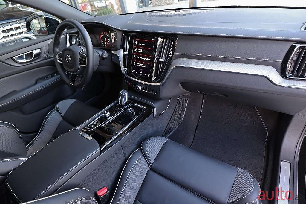 2021' Volvo V60 photo #4