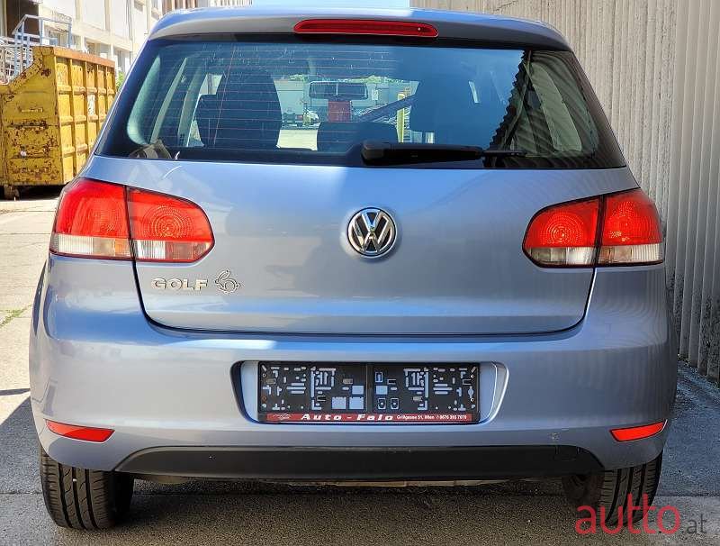 2011' Volkswagen Golf photo #5