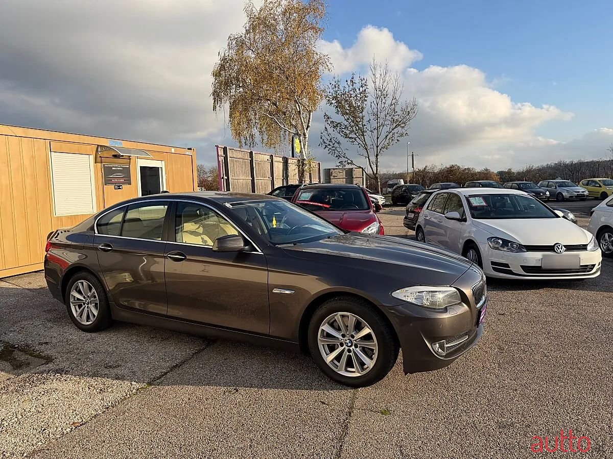 2011' BMW 5Er-Reihe photo #6
