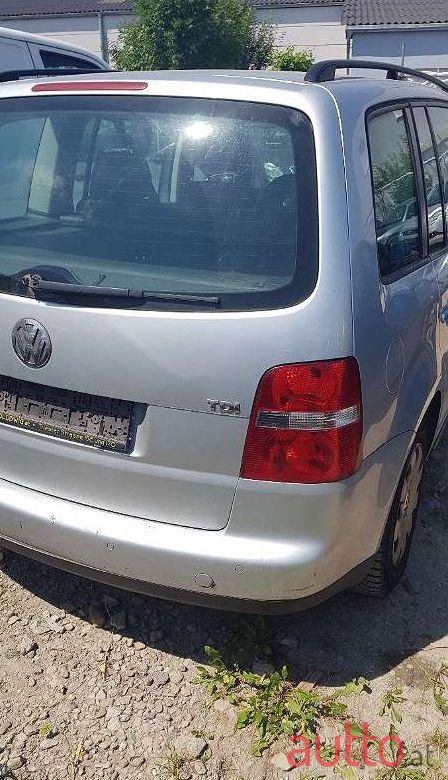 2006' Volkswagen Touran photo #1