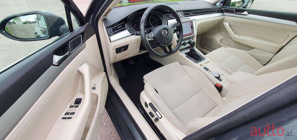 2017' Volkswagen Passat photo #3