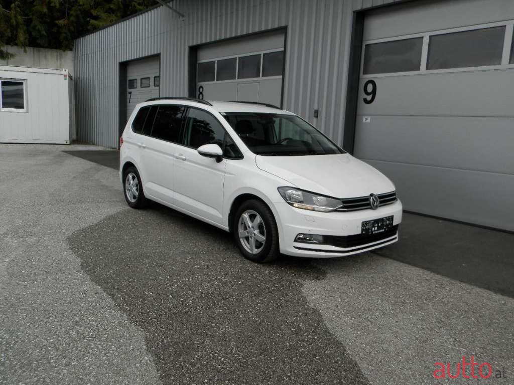 2015' Volkswagen Touran photo #2