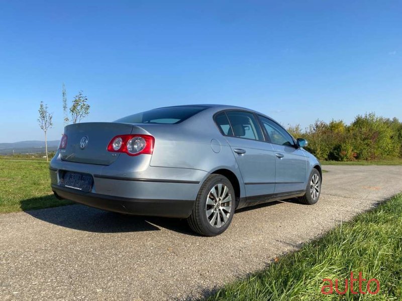 2010' Volkswagen Passat photo #6