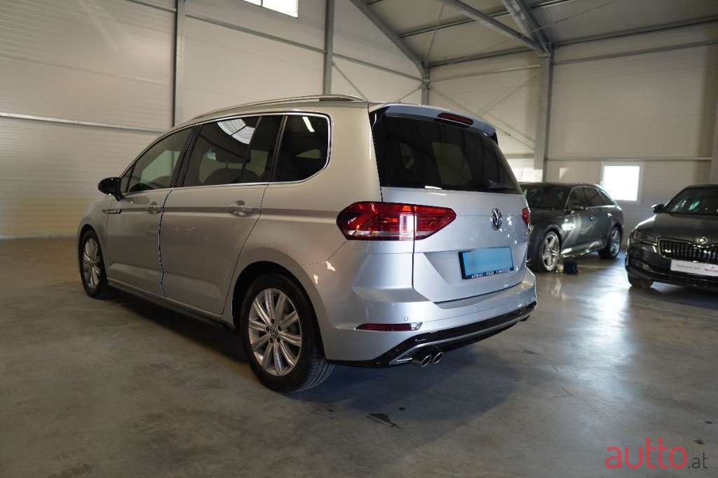 2019' Volkswagen Touran photo #6