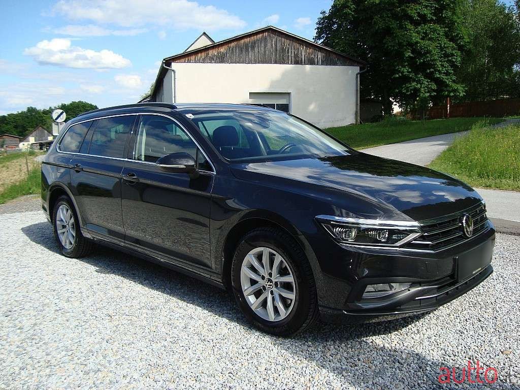 2021' Volkswagen Passat photo #2
