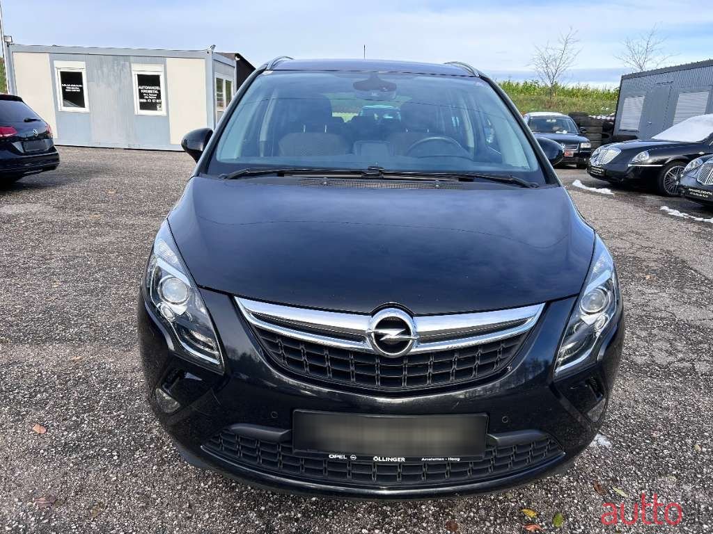 2015' Opel Zafira photo #1