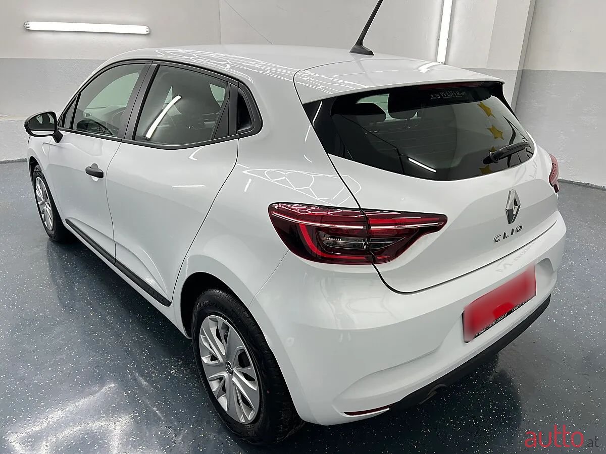 2021' Renault Clio photo #3