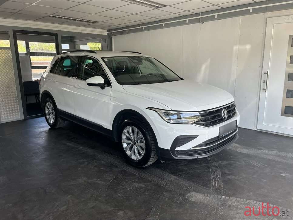 2022' Volkswagen Tiguan photo #1