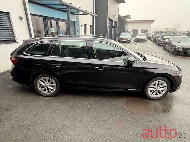 2021' Skoda Octavia photo #3