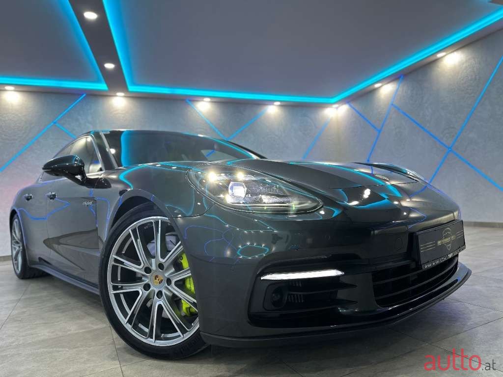 2019' Porsche Panamera photo #2