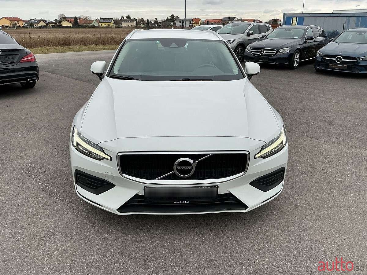 2019' Volvo V60 photo #2