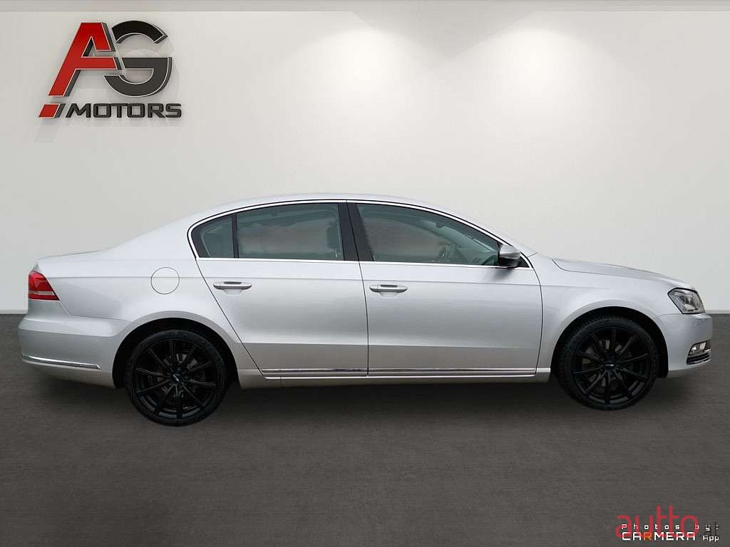 2011' Volkswagen Passat photo #3