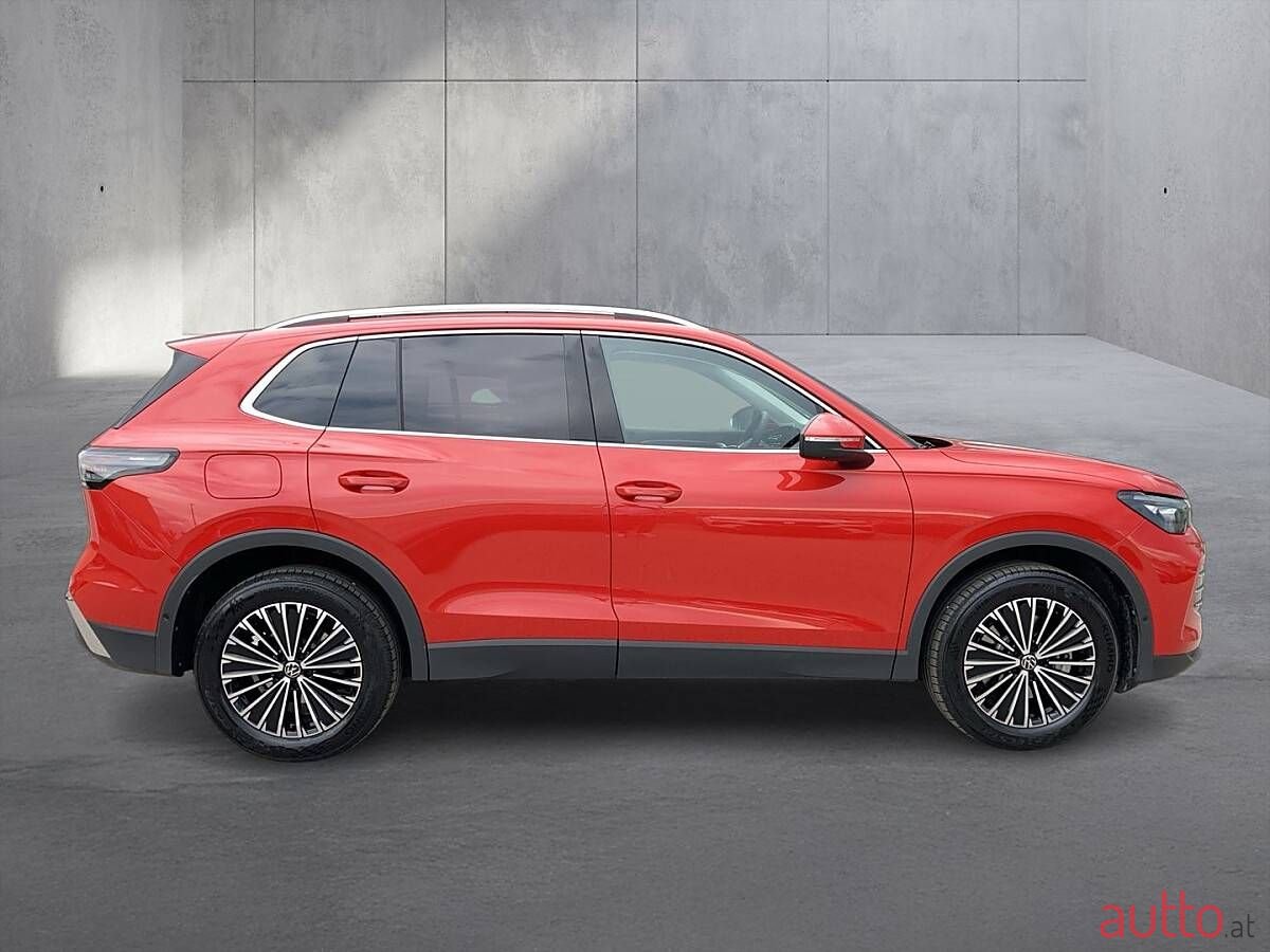 2024' Volkswagen Tiguan photo #4