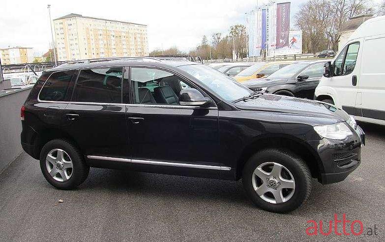 2008' Volkswagen Touareg photo #1