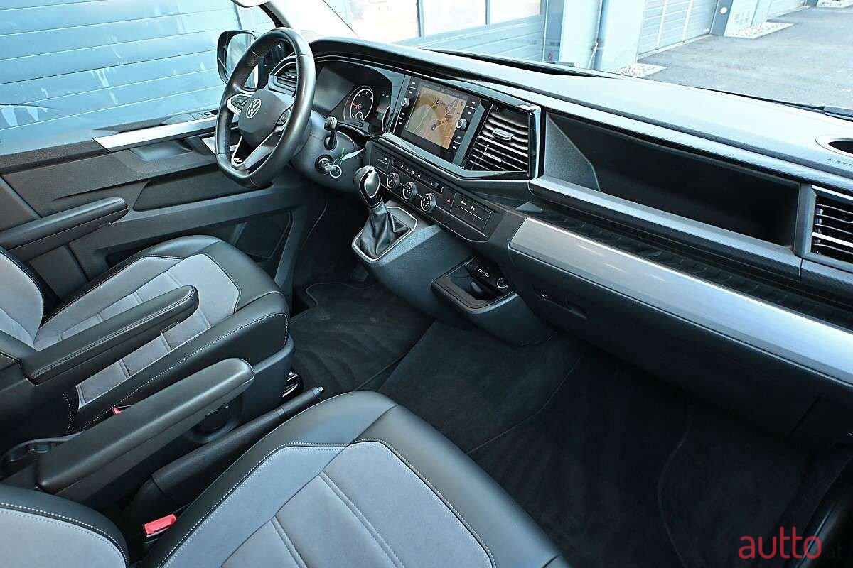 2023' Volkswagen Multivan photo #4