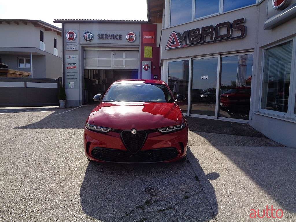2022' Alfa Romeo Tonale photo #2
