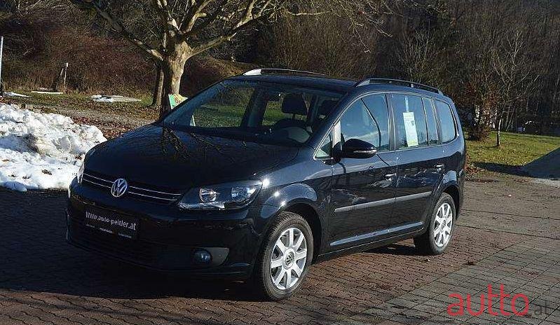 2014' Volkswagen Touran photo #1