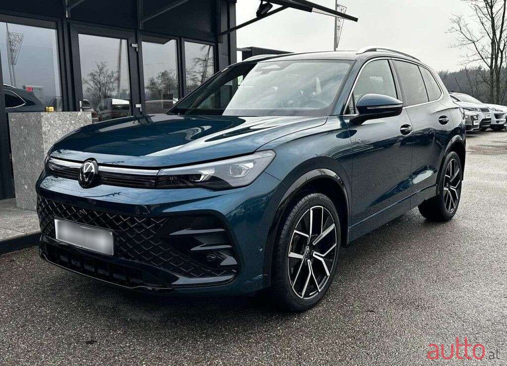 2024' Volkswagen Tiguan photo #5