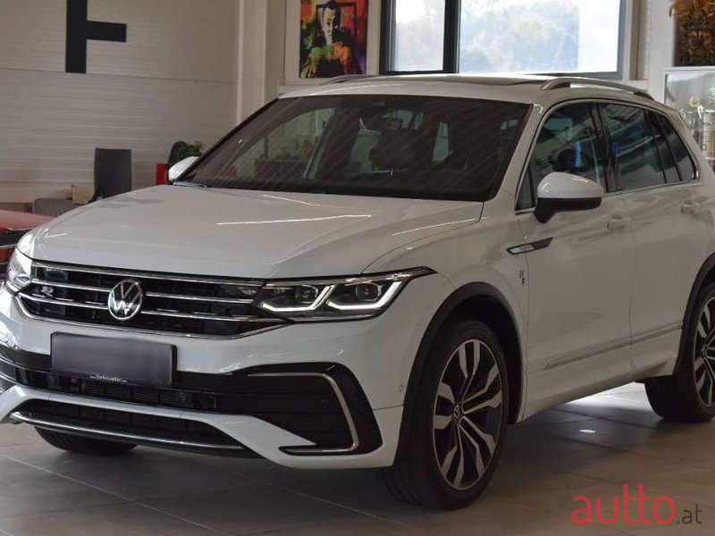 2021' Volkswagen Tiguan photo #4