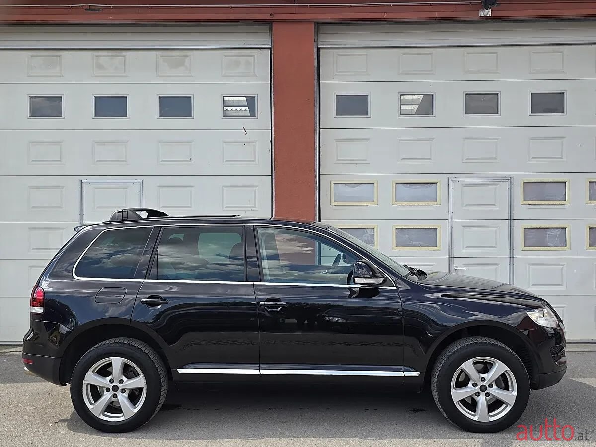 2008' Volkswagen Touareg photo #4