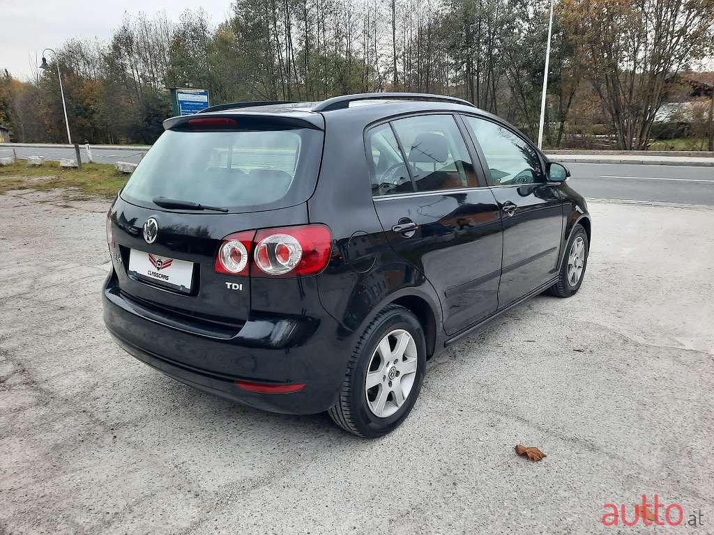 2010' Volkswagen Golf photo #6