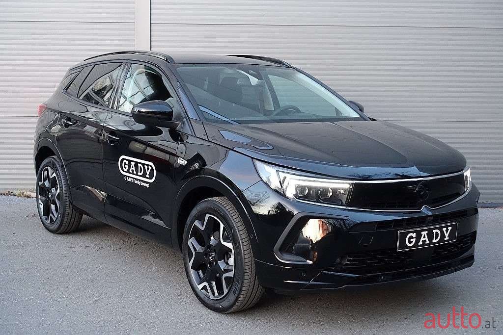 2022' Opel Grandland X photo #3