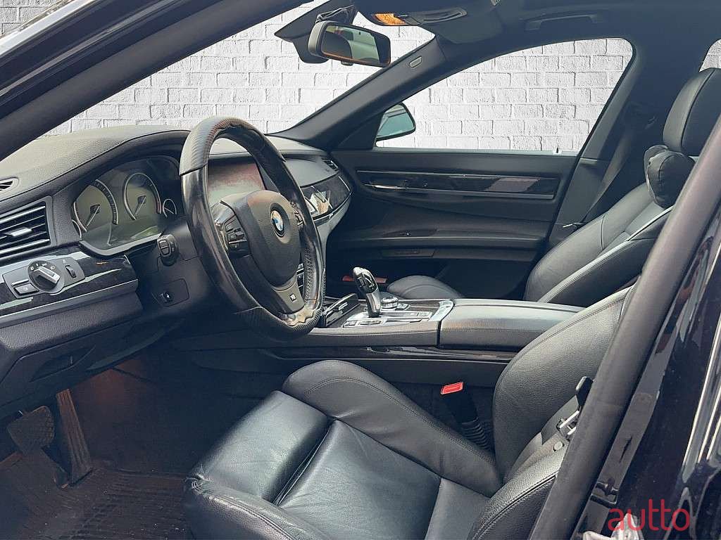 2011' BMW 7Er-Reihe photo #6