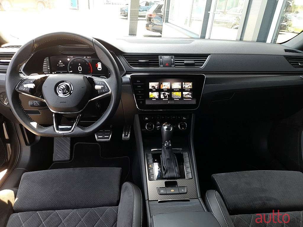 2022' Skoda Superb photo #3