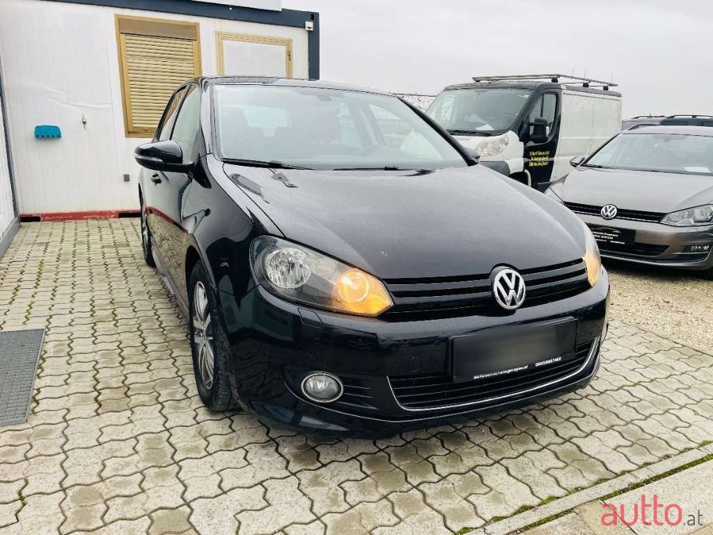 2011' Volkswagen Golf photo #3