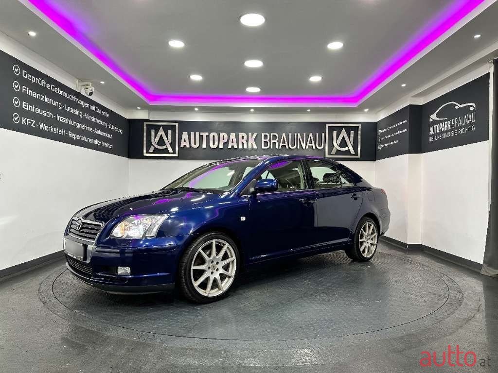 2004' Toyota Avensis photo #2