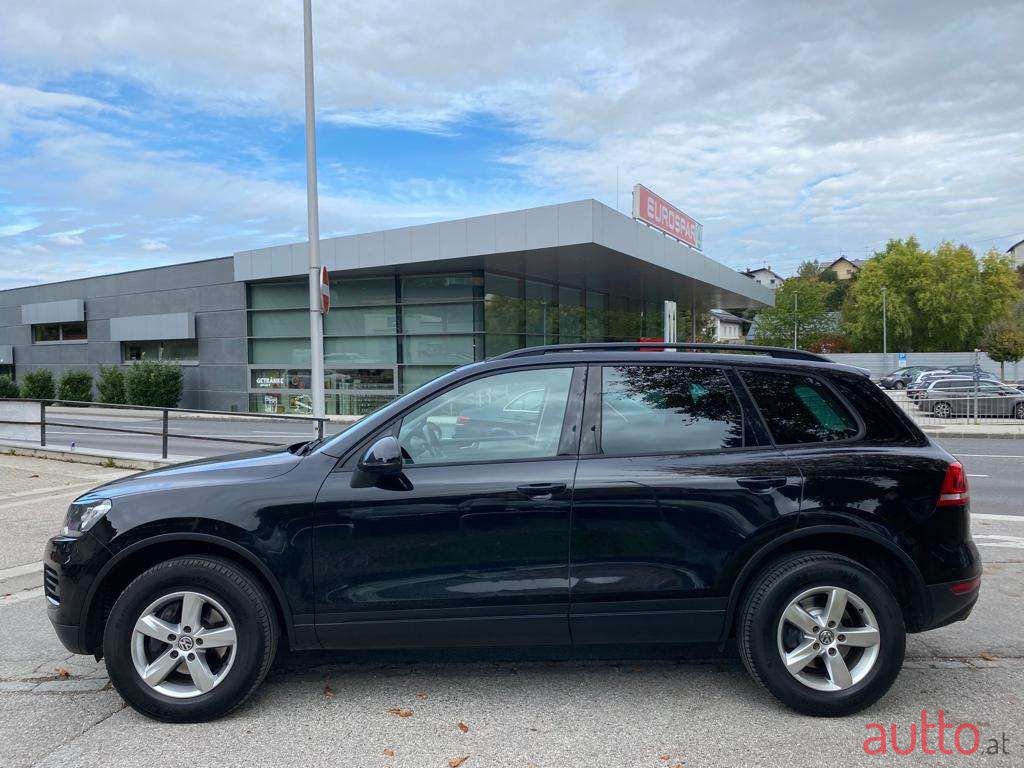 2013' Volkswagen Touareg photo #4