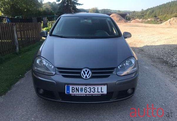 2004' Volkswagen Golf photo #1