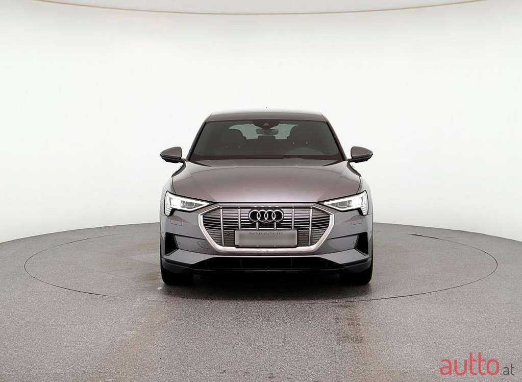 2022' Audi e-tron photo #2